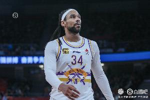 云开体育-火力全开！萨林杰半场12中6独得16分7板3助 正负值+17最高