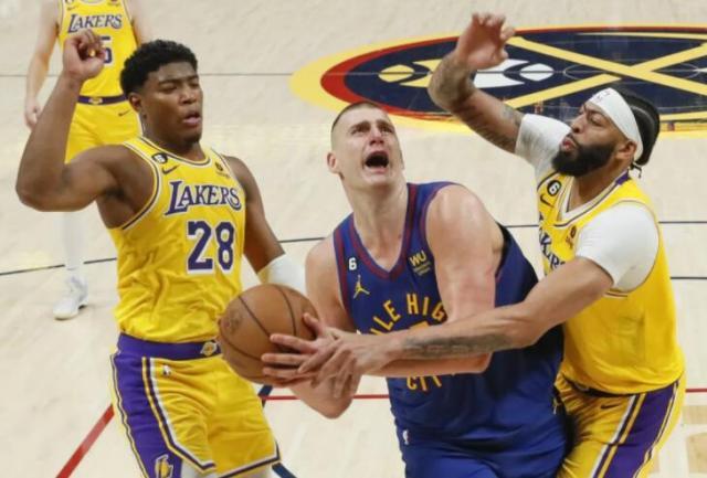 开云体育-变阵！曝湖人G2欲用八村垒首发 大杀阵围剿约基奇